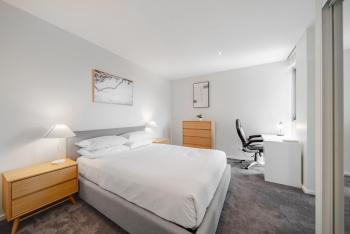 Stylish 1-Bed Flat with Pool BBQ & Sauna Access, Canberra (fotografie 2)