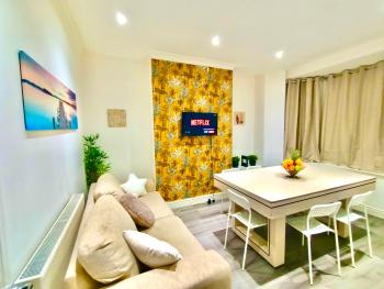 Liverpool 4 Bed Home Sleeps 18 Free Parking, Liverpool (photo 5)