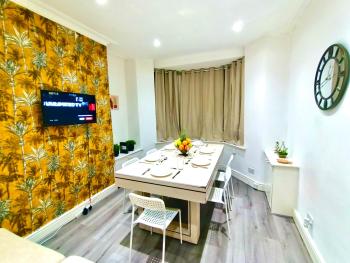 Liverpool 4 Bed Home Sleeps 18 Free Parking, Liverpool (photo 4)