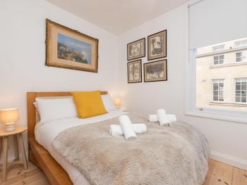 Stylish One Bed Apartment close to the city centre - Pass the Keys, Bath (photo 2)