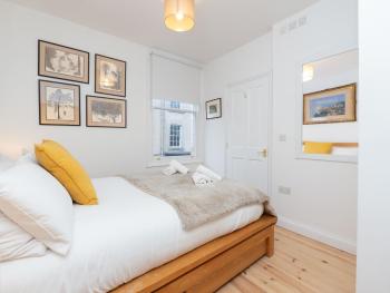 Stylish One Bed Apartment close to the city centre - Pass the Keys, Bath (photo 3)