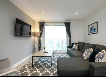Fabulous Quayside Apartment with Free Parking, Liverpool (photo 5)