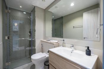 Keyrock Living - Lakeview Escape in Business Bay, Dubai (Foto 5)