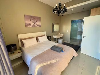 Infinity - Stunning 1 bedroom apartment with sea & mountain views, Bloubergstrand (Foto 5)