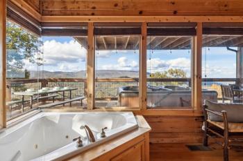 Serenity - Sweeping Mountain VIEWS From Every Room, Севьервилл (фото 3)