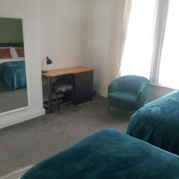 Leeds 4-Bed House - Sleeps 9 Free Parking & WiFi, Leeds (Foto 4)