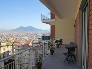 Pretty panoramic apartment - half way Center-Vomero district, Neapel (Foto 2)