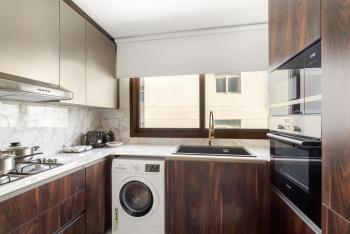 FIRST CLASS 1BR Luxurious Overlooking Pool, Dubai (Foto 2)
