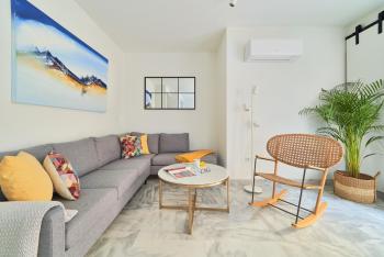 Modern City Centre Apartment w/ Terrace & Fast WIFI, Málaga (photo 2)