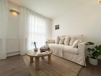 Chic Marble Arch with 100 inch Cinema & Premium Mattress, by The Design Traveller, Londyn (zdjęcie 2)