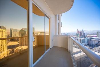 No Resort Fee Strip View Balcony+ Free Valet+Pool, Las Vegas (fotografie 3)
