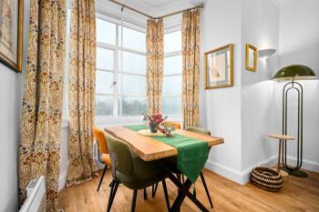 Stylish Two-Bedroom Apartment with Balcony & Parking 9NC, Birmingham (Foto 5)