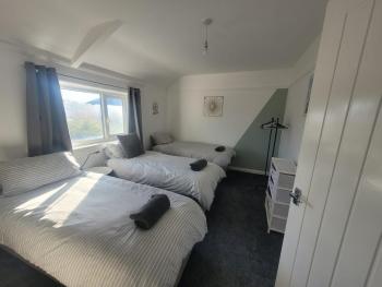 Contractor Friendly Spacious 3 Bed With Private Parking, Leeds (Foto 2)