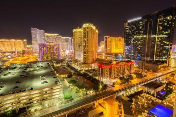 No Resort Fee Strip View Suite + Free Valet + Pool, Лас-Вегас (фото 4)
