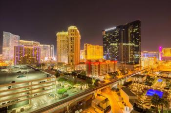 No Resort Fee Strip View Suite + Free Valet + Pool, Las Vegas (foto 3)