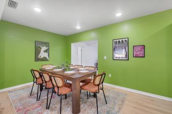 Spacious 4BD - Central Stay with Backyard & Games, Tallahassee (zdjęcie 3)