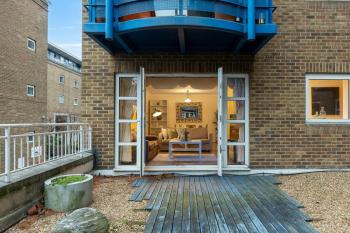 Parea Living - Quaint and Stylish Flat w Sunny Terrace, London (photo 4)