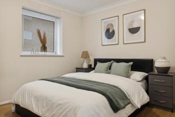 Parea Living - Quaint and Stylish Flat w Sunny Terrace, London (photo 2)