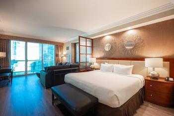 No Resort Fee Strip View Balcony+ Free Valet+ Pool, Las Vegas (foto 2)