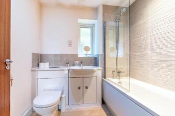 Central location - FREE Parking - Hawksbill Way, Peterborough (Foto 4)