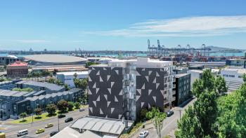 Parnell Haven 2BRM Apartment with Deck, Parking & City Views, Auckland (photo 5)