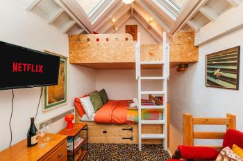 Quirky and Cosy Soho Stables House, London (photo 3)