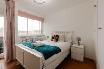 Luxurious London Apartment with City Views, London (photo 3)
