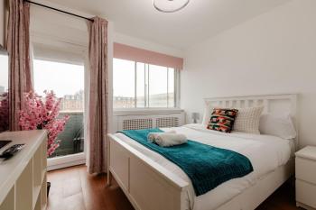 Luxurious London Apartment with City Views, London (photo 4)
