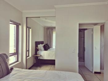 Bright & Airy Lonehill Apartment, Sandton (photo 4)