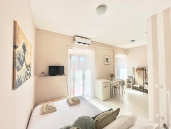 Milan City Center Romantic Suite with Terrace, Mailand (Foto 4)