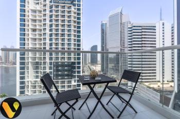 Vogue Vacation Homes, Business Bay Damac Maison Prive near Burj Khalifa and Dubai Mall, Studio Apartment with Balcony, Canal and City View, Access to all Amenities, Dubai (Foto 5)