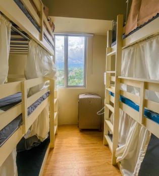 Bed and Pool in Hostel Apartment Avida Towers Cebu IT Park, Cebu (photo 4)