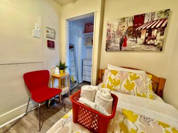 Tiny Private Room at the Upper Level of a Big House with Shared Bathroom, Seattle (zdjęcie 4)