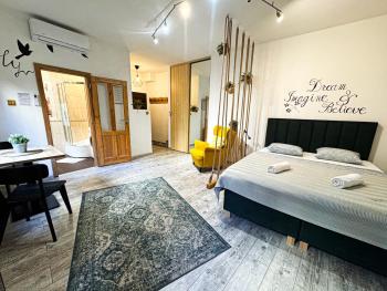 Beautiful Apartment in Bratislava Old Town with AC, Братислава (фото 2)