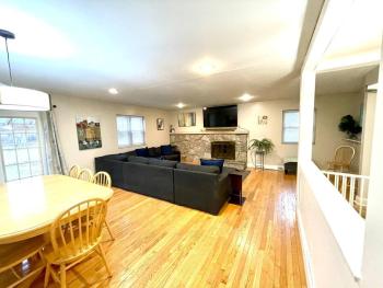 Large Private Ranch - Master Bedroom Suite with King Bed and private Bathroom - Fenced Yard - Pets & Kids Welcome - Pool Table, Columbus (foto 2)