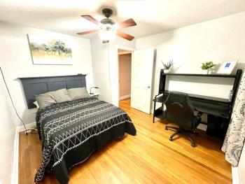 Large Private Ranch - Master Bedroom Suite with King Bed and private Bathroom - Fenced Yard - Pets & Kids Welcome - Pool Table, Columbus (foto 5)