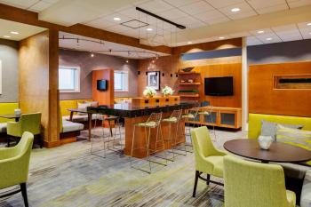 Courtyard by Marriott Boston Logan Airport, Бостон (фото 5)