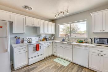 Dog-Friendly North Las Vegas Home ~ 9 Mi to Strip!, Las Vegas (photo 3)
