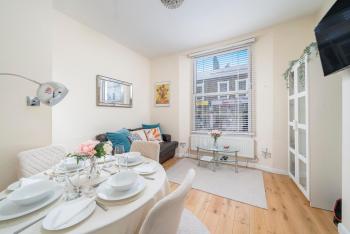Notting Hill-Hyde Park, Chic 2 DBL bedroom, 1 minute to Portobello Rd & TUBE, Londres (foto 2)
