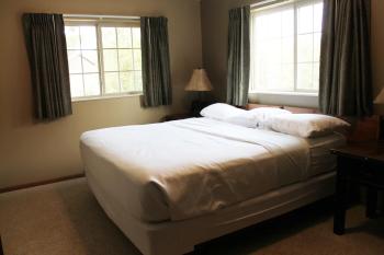 Two Bed Condo at Wild Eagle Lodge on Duck Lake #220, Eagle River (Foto 2)