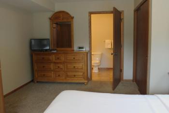 2 bed condo at Wild Eagle Lodge on Duck Lake, #201, Eagle River (foto 3)