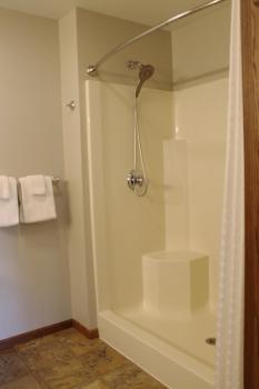 2 bed condo at Wild Eagle Lodge on Duck Lake, #201, Eagle River (foto 4)