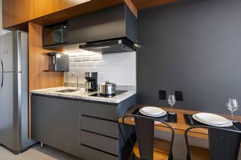 BHaus Setin Nova Republica - Studio 30m2 com Varanda - Cama Queen - Vista Incrível da Praça e Skyline 16o andar - Academia - Piscina - Lavanderia - Coworking - Portaria 24h - Em frente ao metrô - SR8, Сан-Паулу (фото 3)