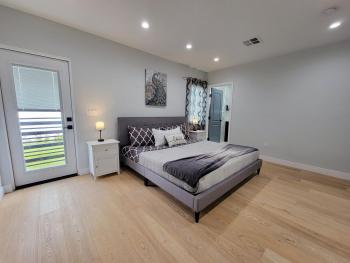 Modern luxury 3 bedroom home next to La Cienega Plaza with parking, WiFi, TV, BBQ 10 minutes to Rodeo Drive, Los Angeles (fotografie 5)