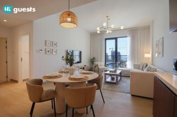 HiGuests - Elegant 1BR Retreat with Sea View in La Rive, Dubai (foto 4)