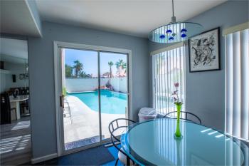 Luxury 1900 SQ FT House Huge 46 FT Pool & Hot SPA, Las Vegas (photo 5)