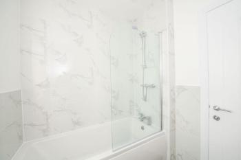 Stylish 3-Bed Home-Liverpool, Liverpool (photo 4)