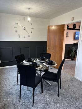 3 BR Home With Football Table in Smethwick, Birmingham, Birmingham (foto 4)
