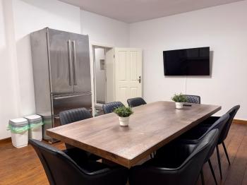 T&K Apartments - 8 Room Detached house - 6 min to Messe DUS - Private Parking, Düsseldorf (Foto 4)