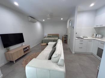 Location, location, location - modern studio, Брисбен (фото 2)